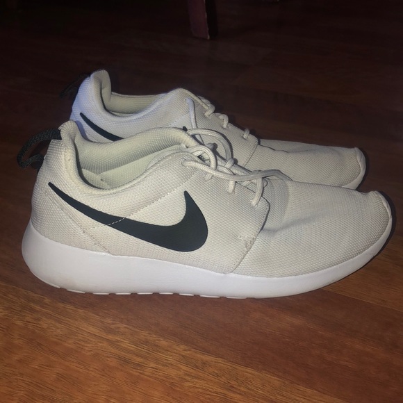 Nike Shoes - Nike White Roshe 1s